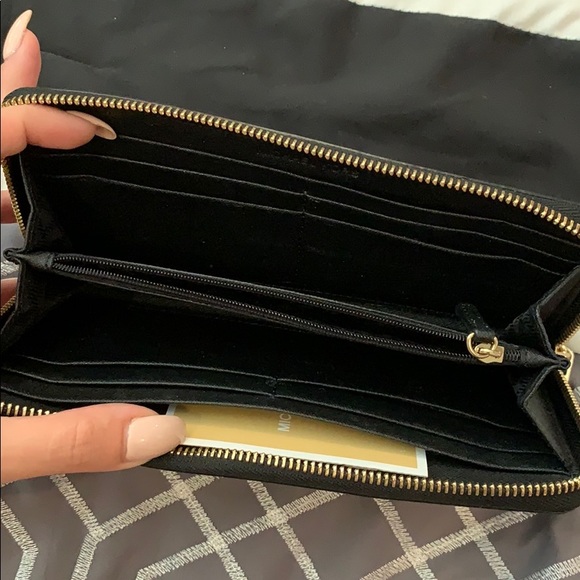 Michael Kors Jet Set Wallet - Picture 2 of 6